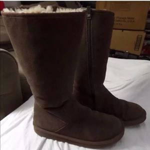 Brown UGGS size 8